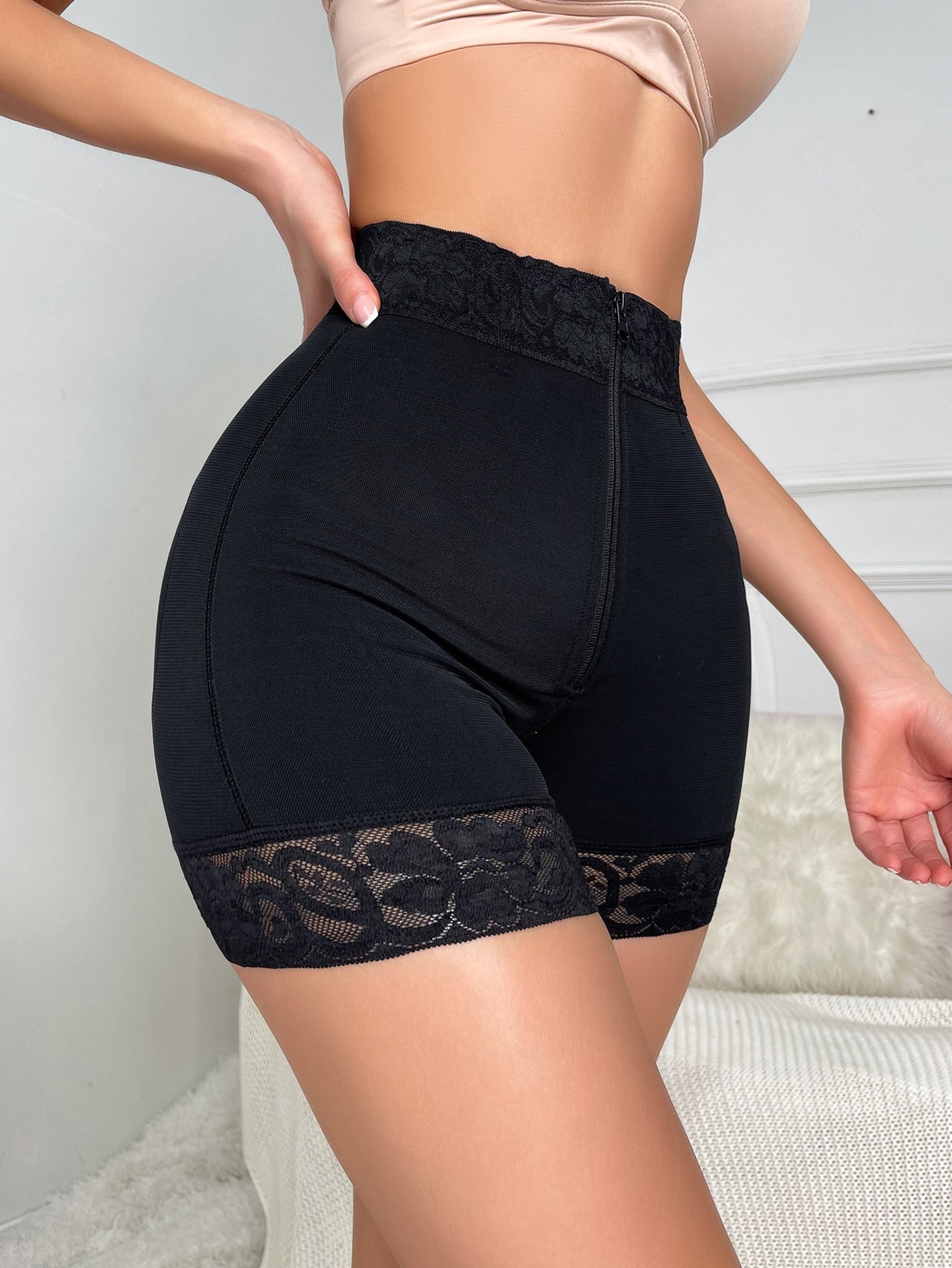 Elegant Contrast Lace Shapewear Shorts with Hook & Eye Closure