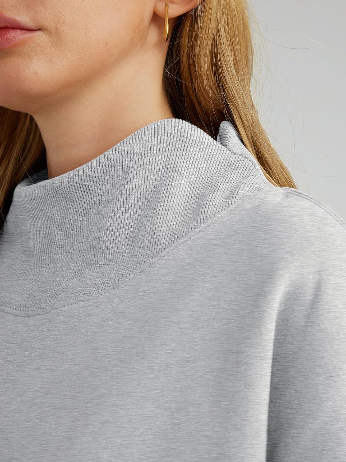 Women's Turtleneck Sweatshirt - Oversized Drop Shoulder Pullover with Fleece Lining