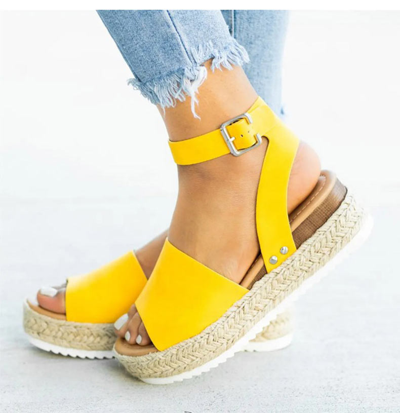 Trendy Leisure Ladies' Platform Leather Sandals With Buckle Strap Plus Size