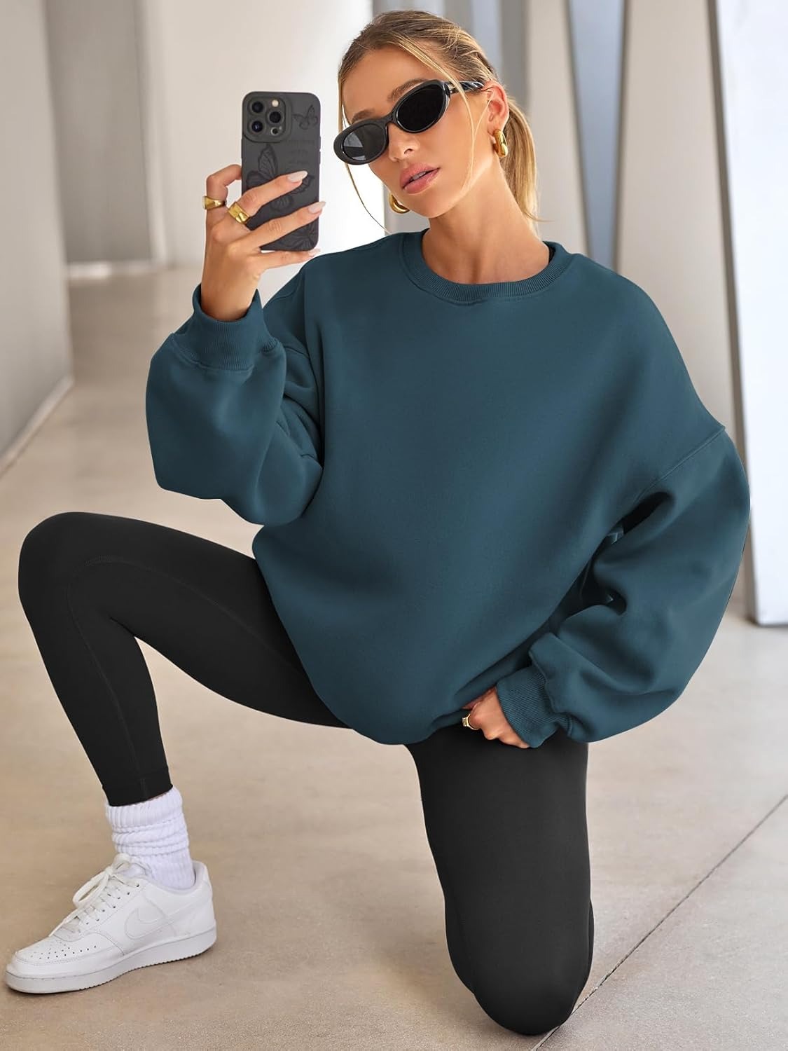 Women's Oversized Fleece Sweatshirt - Fall/Winter Casual Crewneck Pullover Top