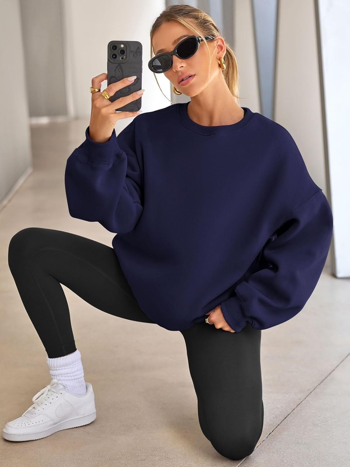 Women's Oversized Fleece Sweatshirt - Fall/Winter Casual Crewneck Pullover Top