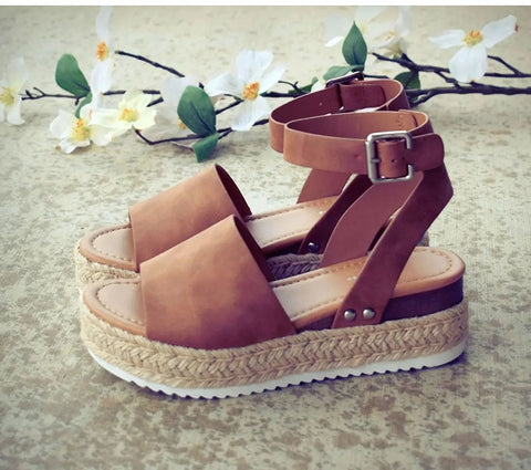 Trendy Leisure Ladies' Platform Leather Sandals With Buckle Strap Plus Size