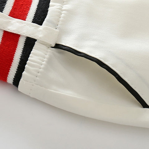 חולצת פסים קצרה של Sleeve Stripe + Shorts מתאימה לילדים קטנים
