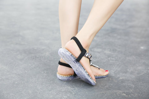 Sandales d'été femmes T-Strap tongs string sandales Designer bande élastique dames gladiateur sandale chaussures Zapatos Mujer