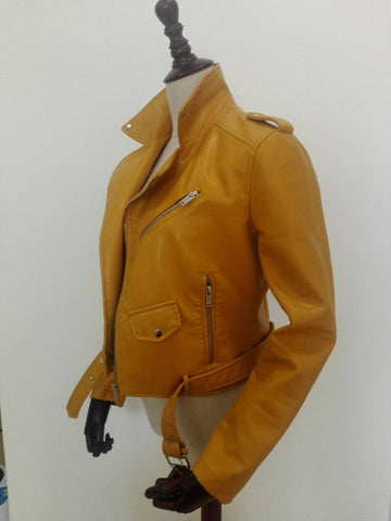Les vestes de cuir de motocyclette d'automne d'hiver le cuir de femmes de veste de cuir jaune enduisent du cuir de veste de Slim Pu