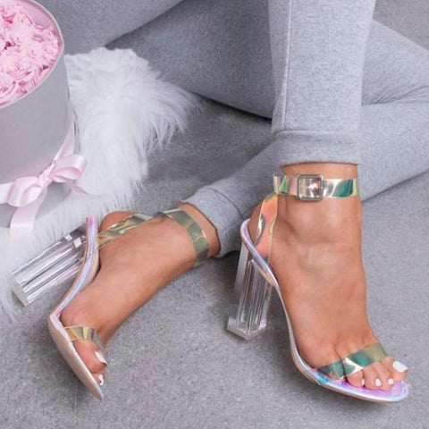 Sapatos femininos com sandálias celebridades usando estilo simples em PVC transparente com tiras transparentes sandálias de fivela sapatos de salto alto feminino