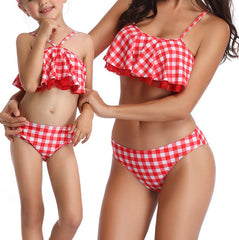 Appariement au jeu de bikini de fille & de mère de maillots de bain de famille